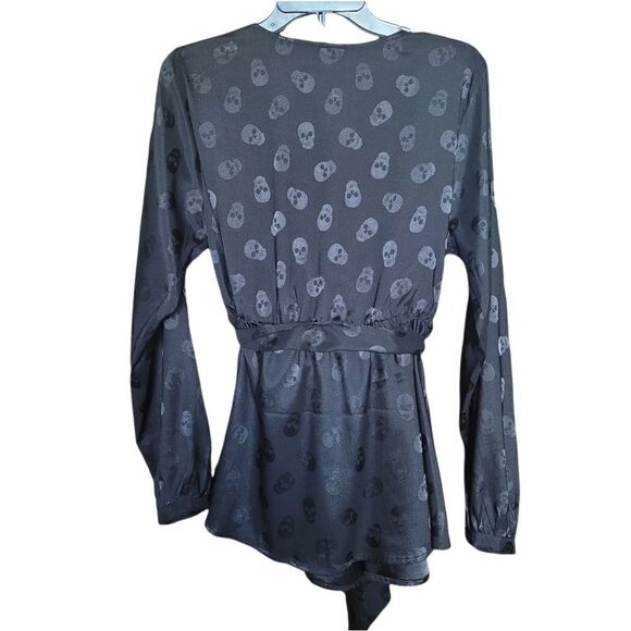 Torrid skull print faux wrap top - Picture 2 of 4